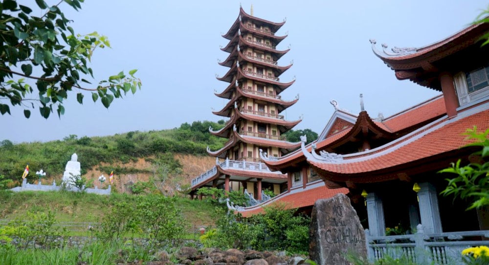 Bảo tháp Đại Tuệ 9 tầng cao 32m